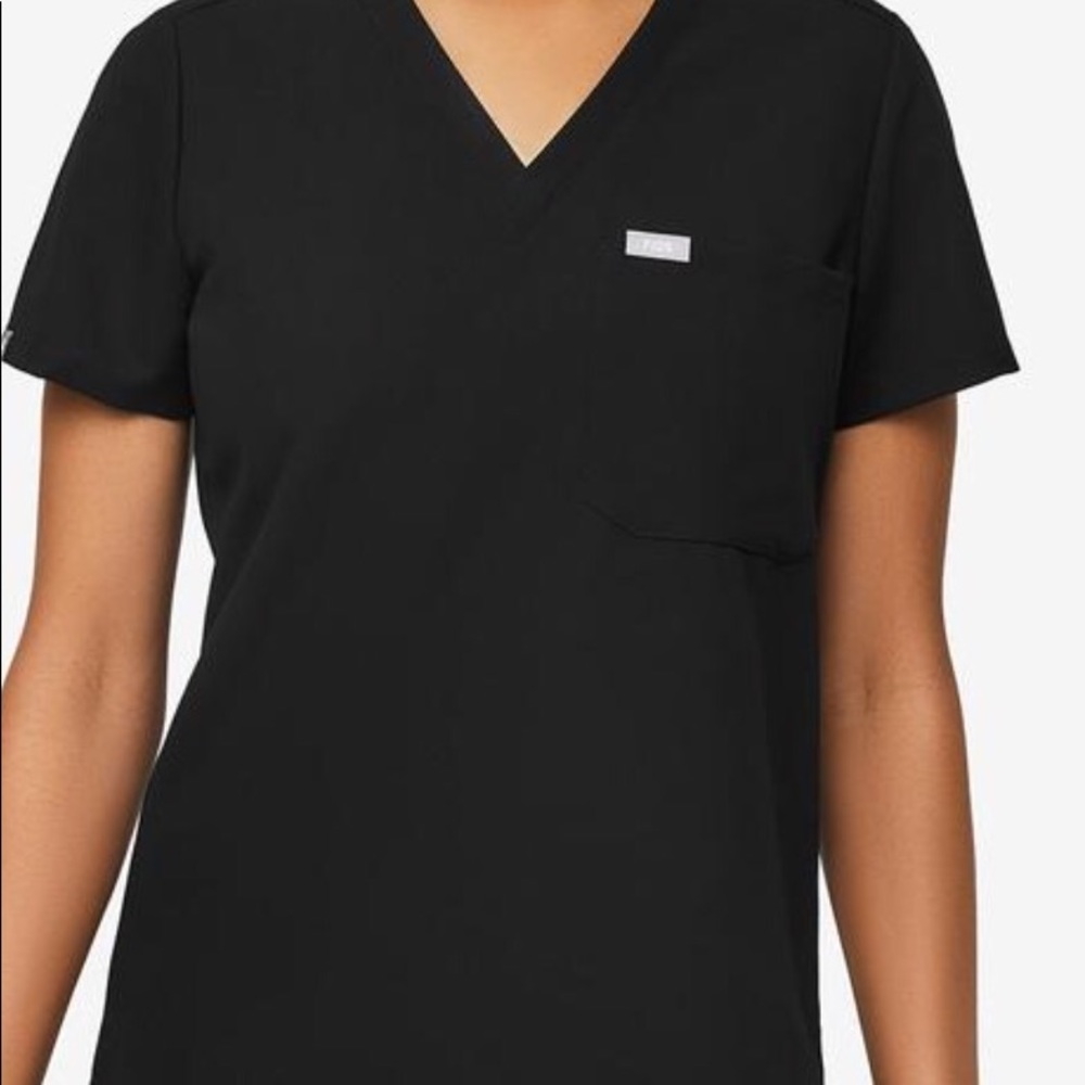 Catarina 1-pocket Scrub Top (NO OFFERS)